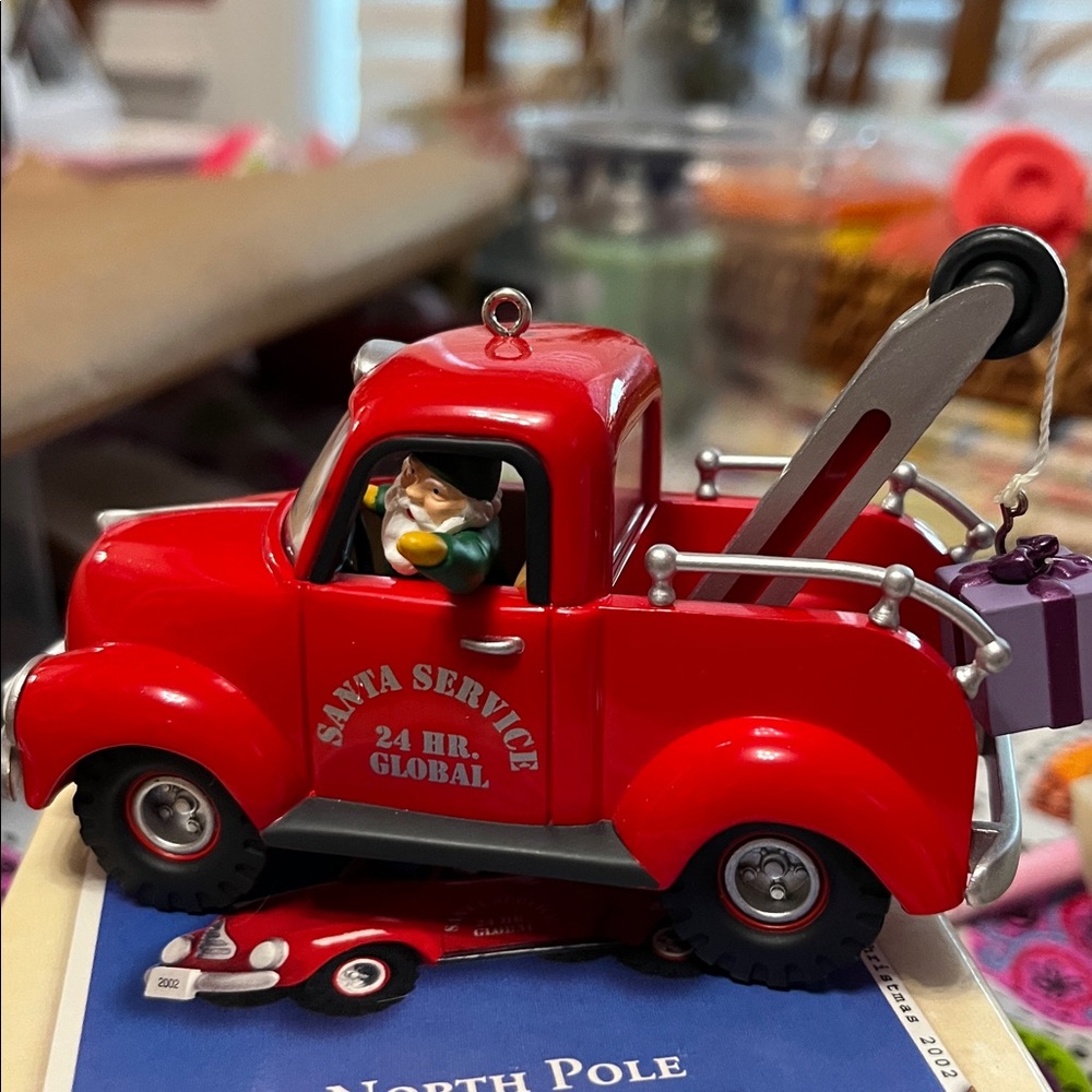 2002 Hallmark Keepsake North Pole Towing Service Christmas Ornament